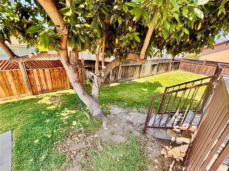 139 N Vecino Ave — Photo 31