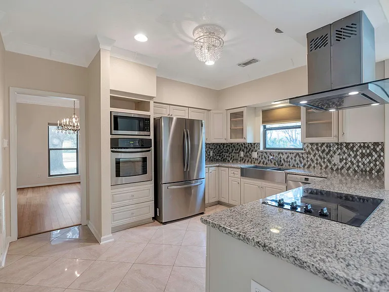1126 Crossroads Dr — Photo 2