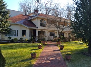 6 Bruce Ln, Manhasset, NY 11030