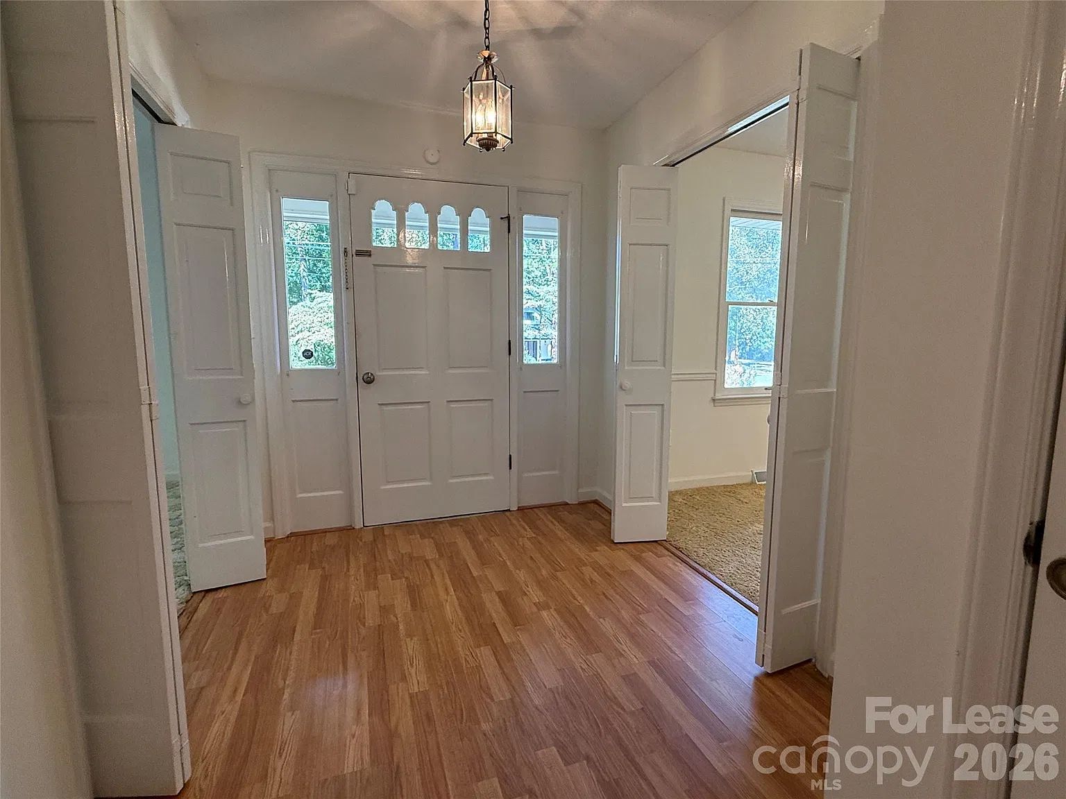 3 bed, 2.0 bath, 2071 sqft, $2,200 — Photo 4