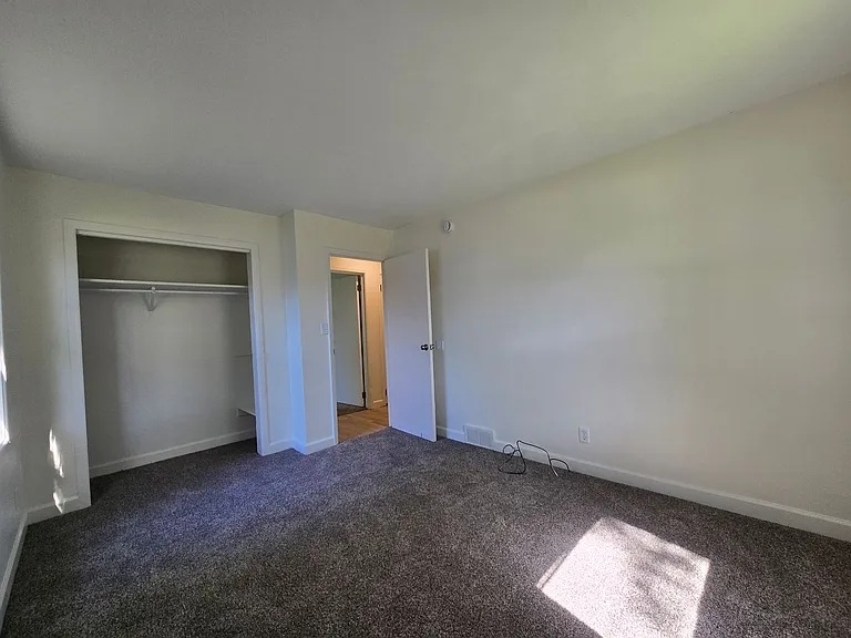 8224 Pine Ave — Photo 9