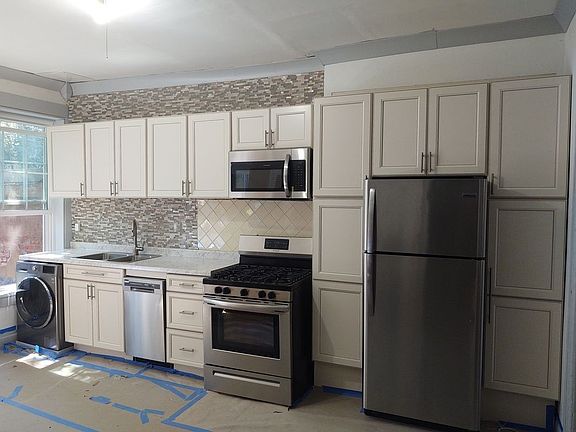 4th image of 618 Bergen St APT 2