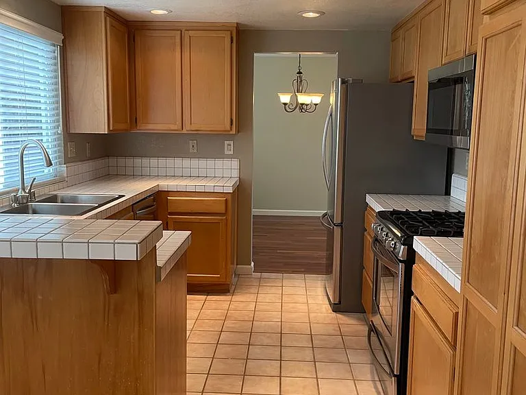 120 Billington Ln — Photo 2
