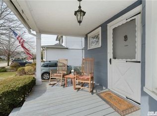 75 Clinton Ave, Lynbrook, NY 11563
