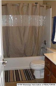 5th image of 4174 Blackstone Dr