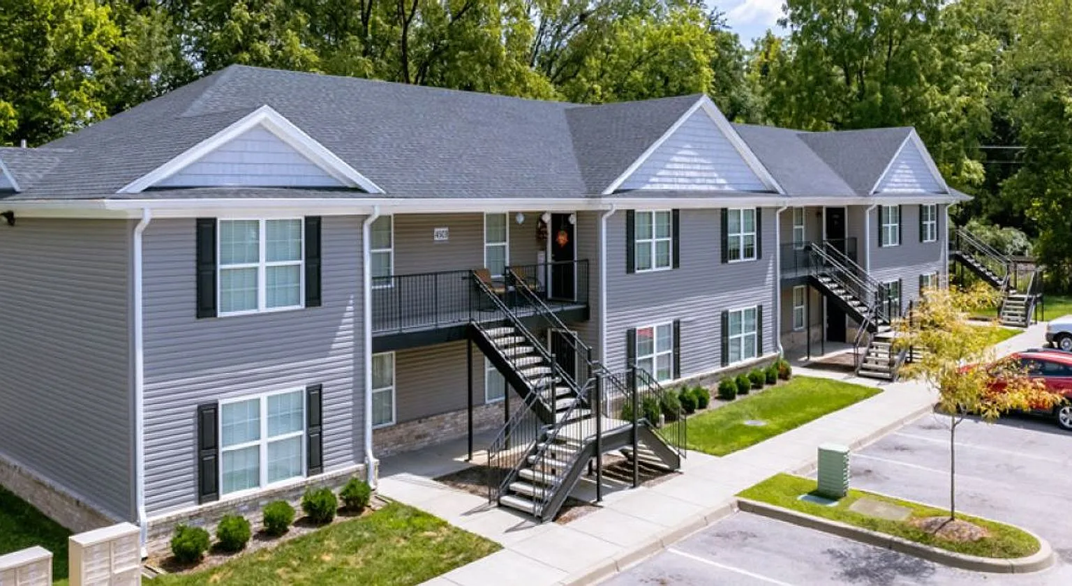 Six Mile Lane Apartments — Photo 2