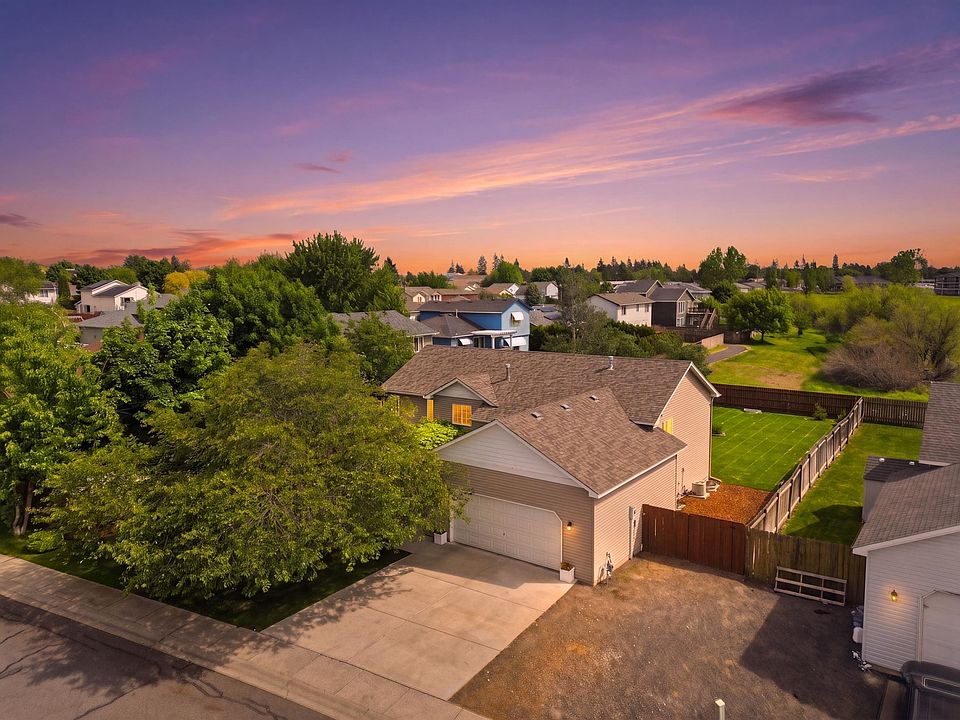 1st image of 520 E Norma Lee Ave