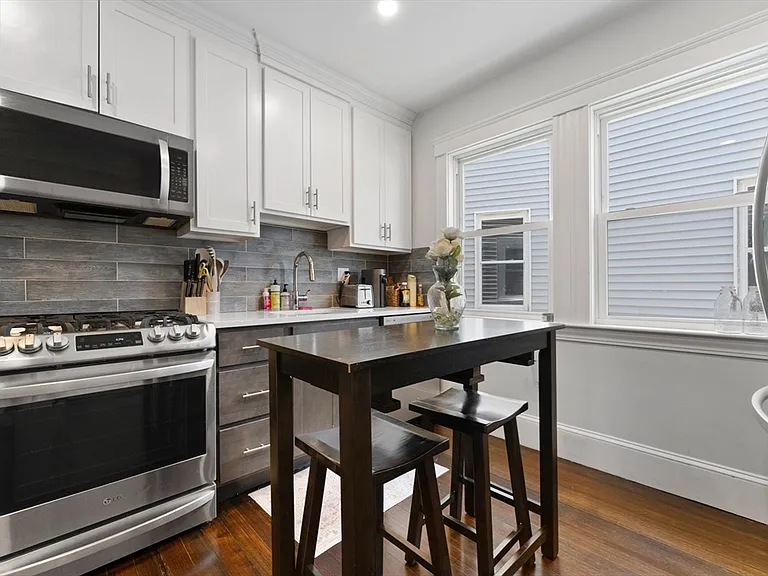 16 Hallam St #1 — Photo 4