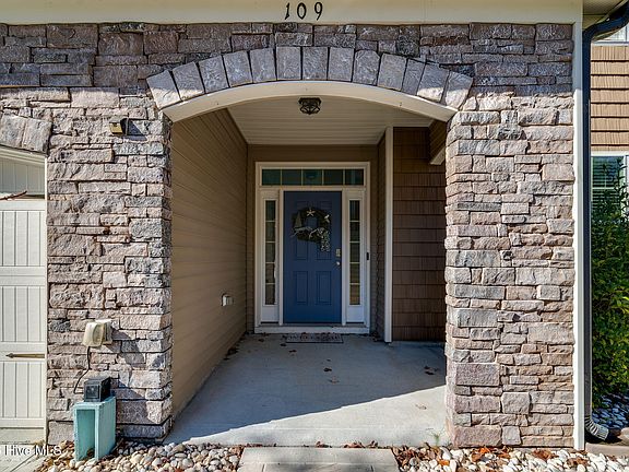 3rd image of 109 Creek End Court