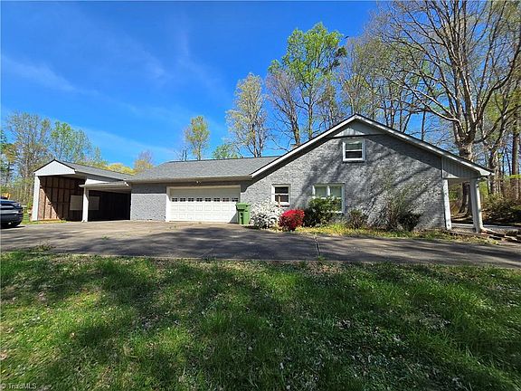 4th image of 1010 High Ridge Rd