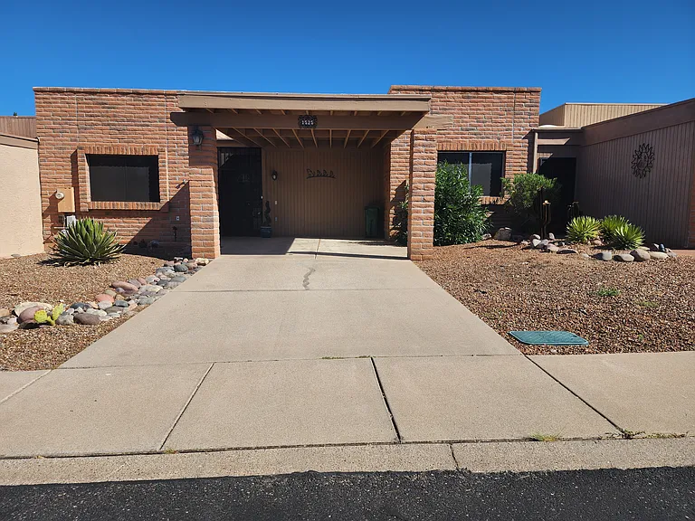 1525 W Via Del Jarrito — Photo 1