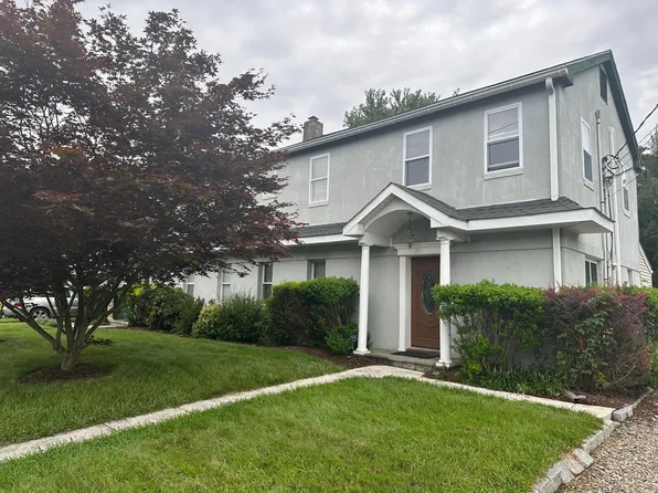 34 Campfield Dr, Fairfield, CT 06825