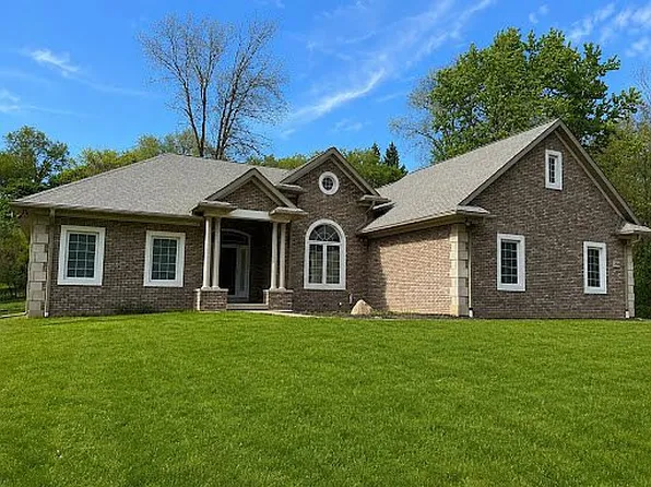 1755 Gray Twig Ln, Milford, MI 48381