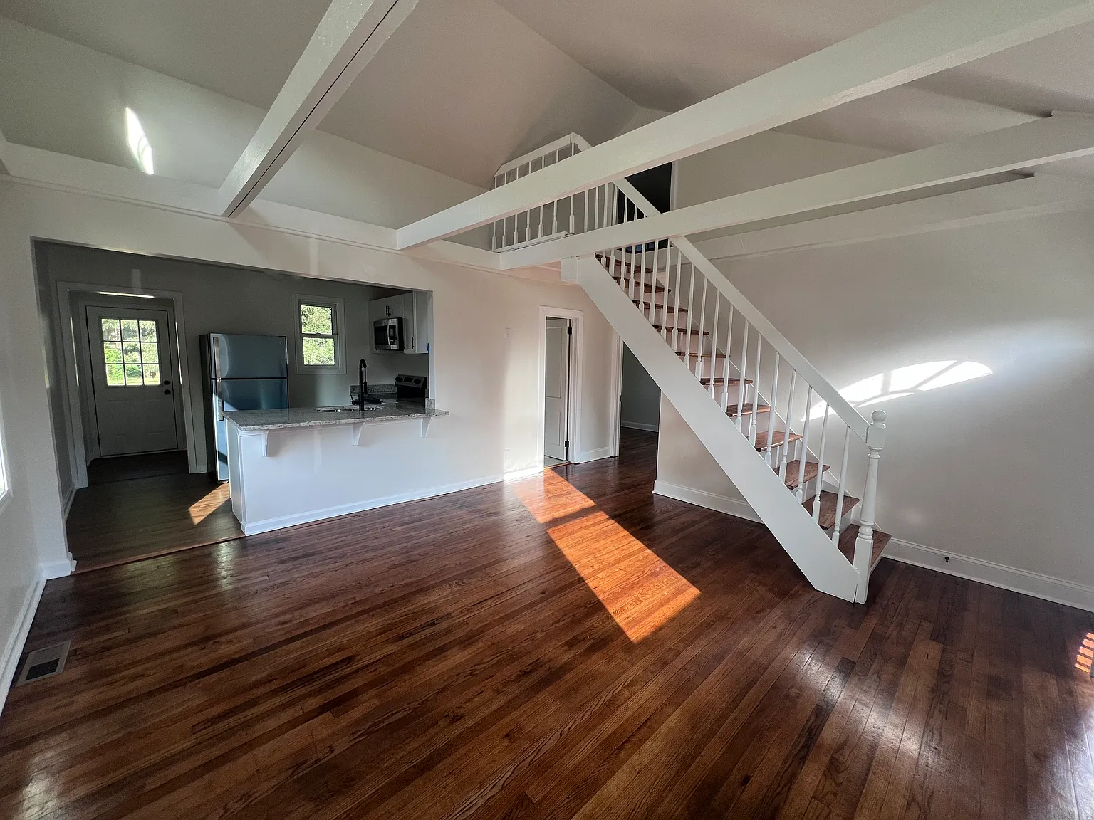 2 bed, 700 sqft, $1,700 — Photo 3