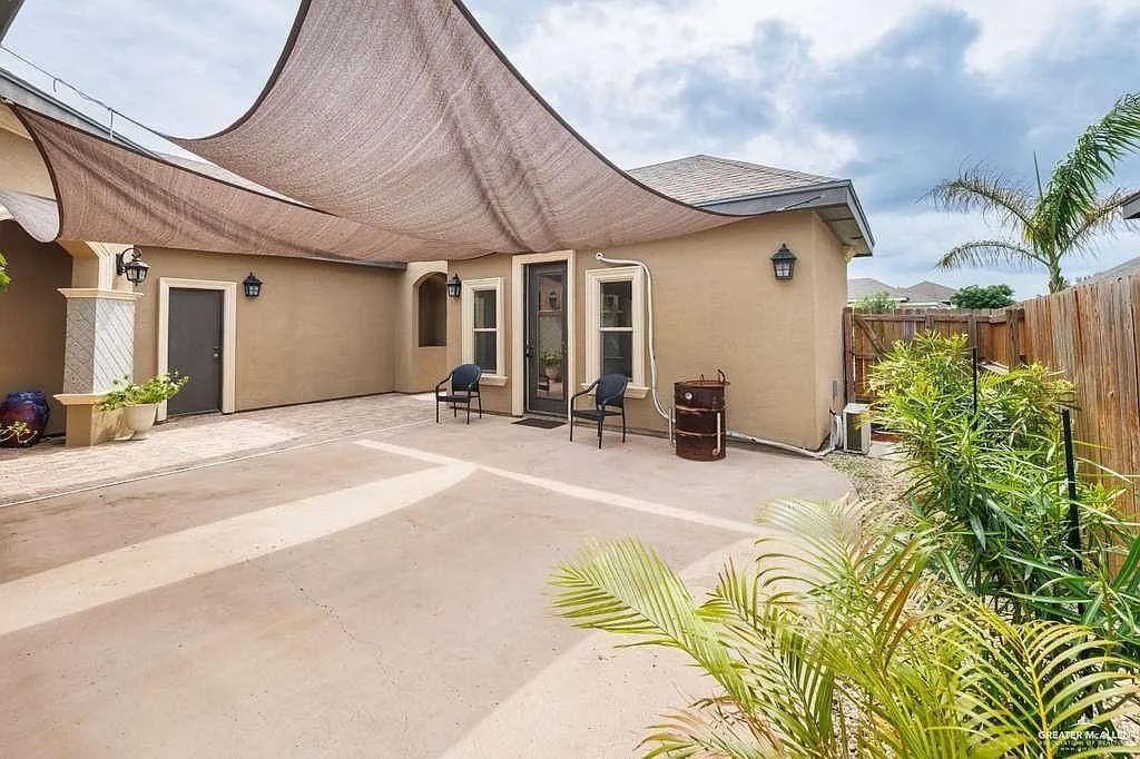 4 bed, 3.5 bath, 2010 sqft, $2,400 — Photo 3