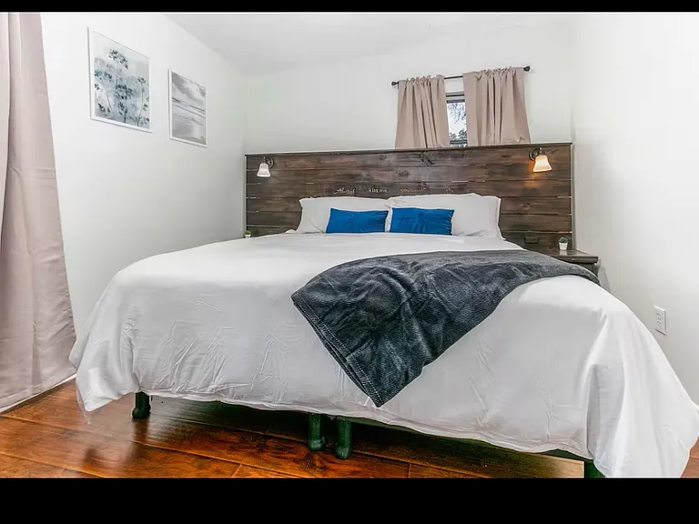 1221 Lynn Ave — Photo 10
