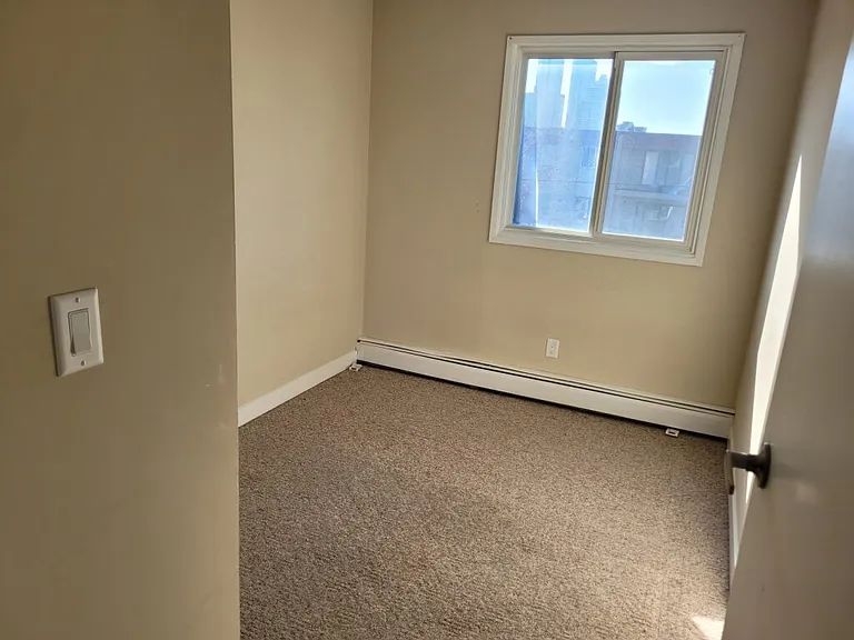9121 106a Ave NW — Photo 12