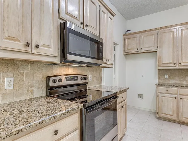 1523 Wayside Dr — Photo 5