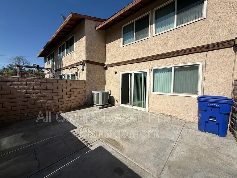 69180 Victoria Dr #8 — Photo 25