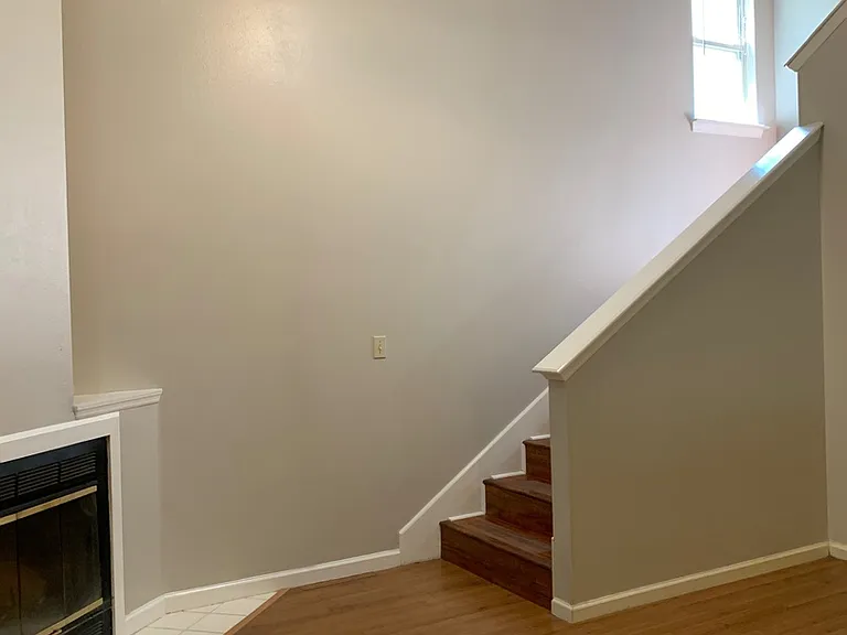 1742 Nestlewood Ln — Photo 10