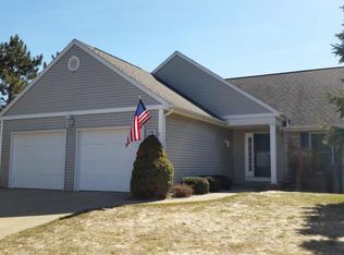 2901 Hunters Pl, Kalamazoo, MI 49048