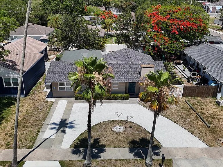 811 33rd St W — Photo 36