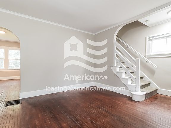 1250883_002_living_room_3.jpg