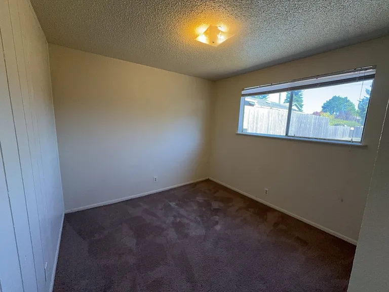 360 1/2 Pleasant Ave — Photo 6
