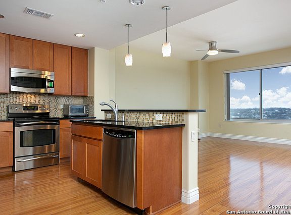 3rd image of 215 North Ctr