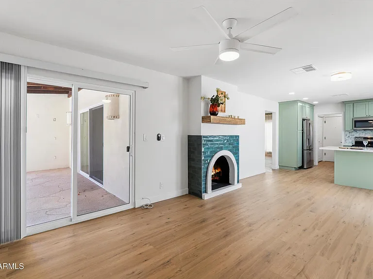 7308 E Berridge Ln — Photo 16