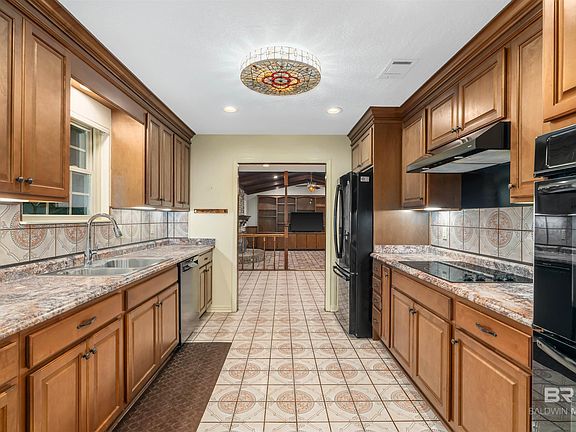 4th image of 9712 Wills Ln
