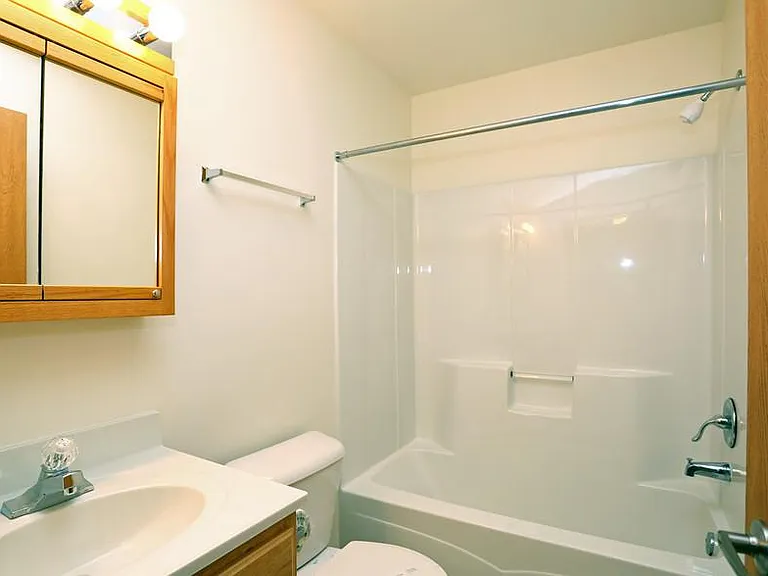 Willow Brooke Apartments — Photo 18
