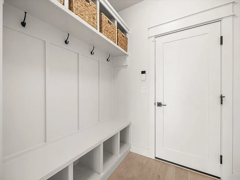 555 S Proctor Ln — Photo 12