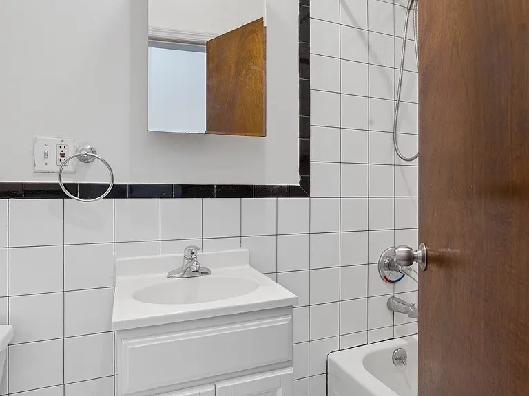 169 Troutman St #3L — Photo 6