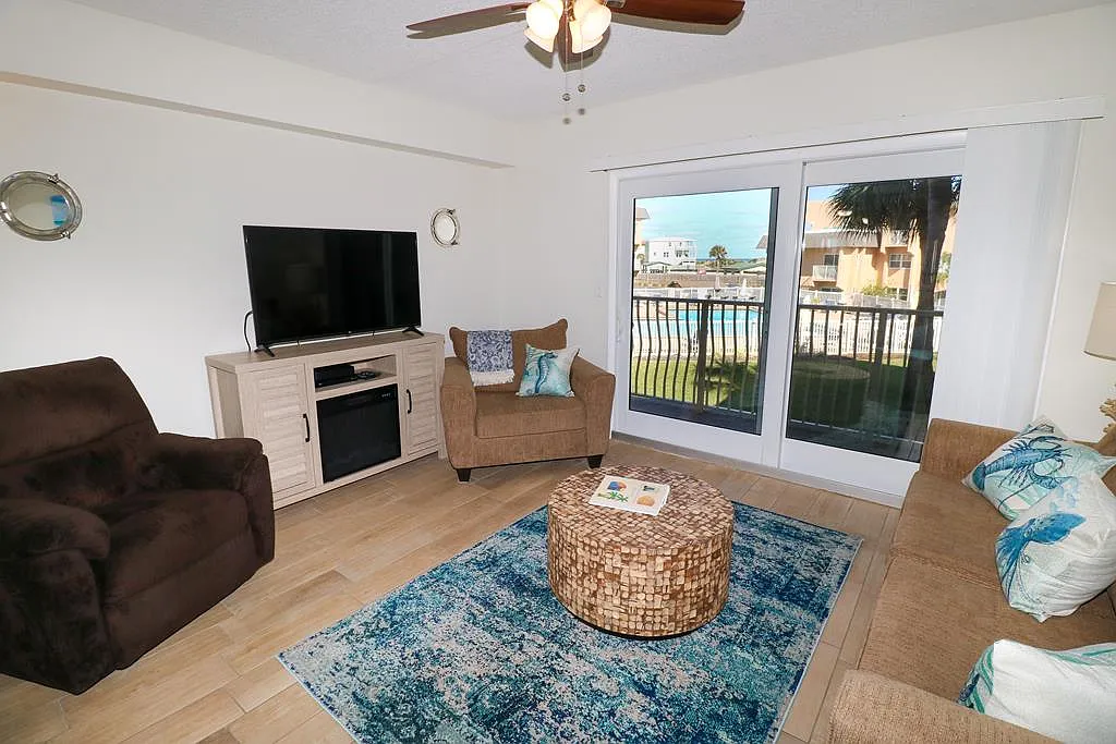 2 bed, 1240 sqft, $2,200 — Photo 1