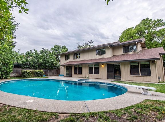 2nd image of 430 Schmeiser Ave
