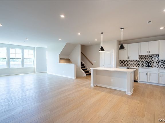 3rd image of 3426 Carlton St #10A