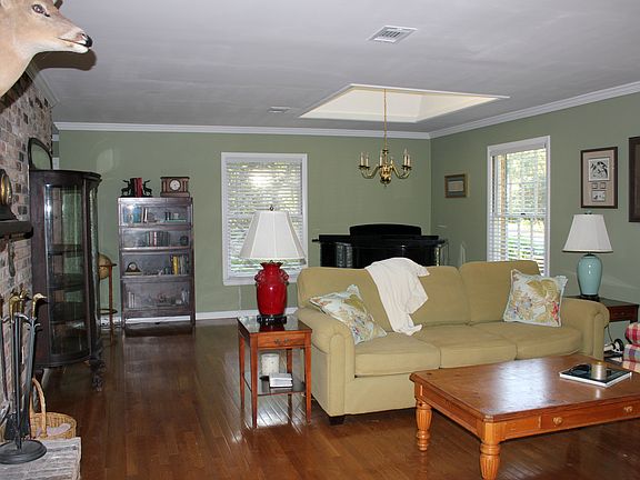2nd image of 26 North Sunset Blvd