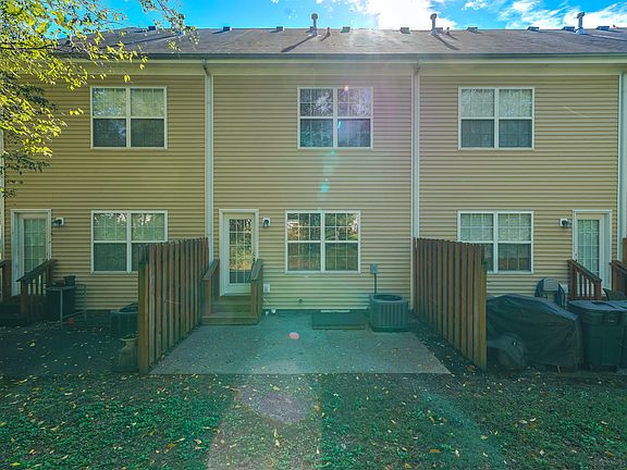 5th image of 405 Newport Meadows Cir
