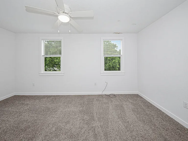 740 W 1st St — Photo 7
