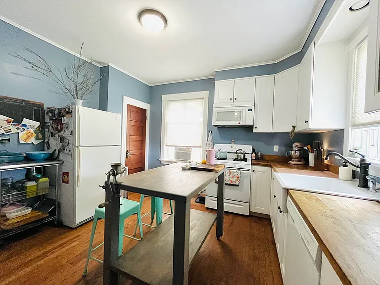 162-164 Anthony St #1 — Photo 9