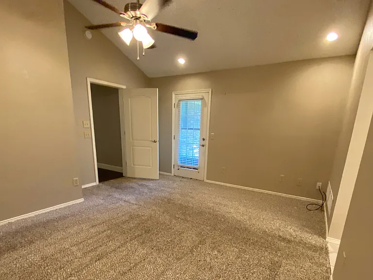 9038 Hillside Dr — Photo 16