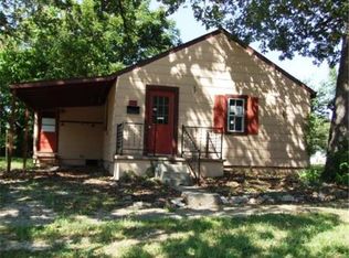202 S Mulberry St, Paola, KS 66071