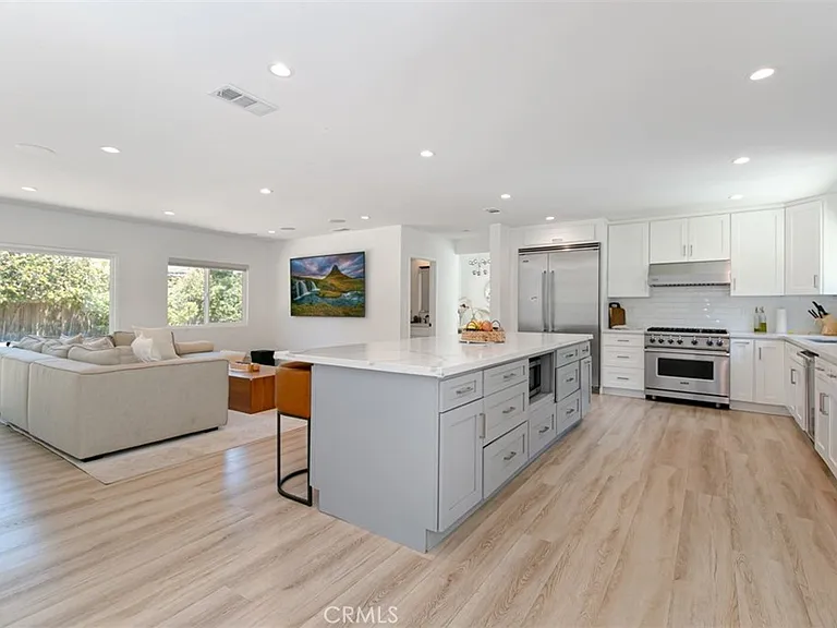 22841 Calvert St — Photo 18