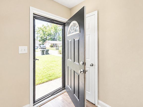 4th image of 111 Fripp Ln