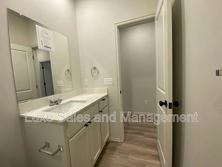 8000 NW 110th Dr — Photo 19