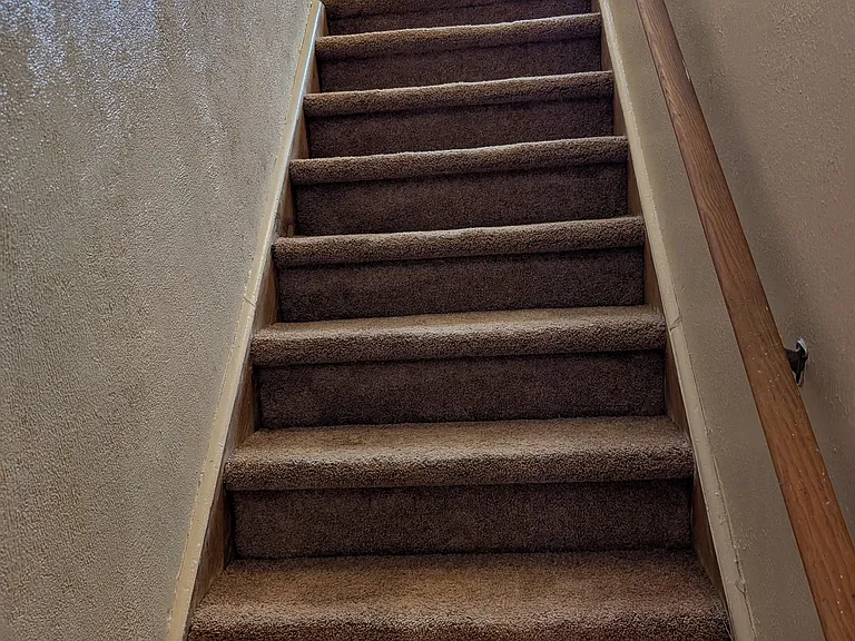 Stairs to upper bed rm