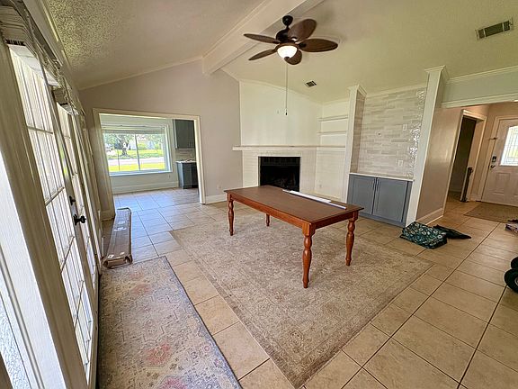 5th image of 300 Live Oak Ct