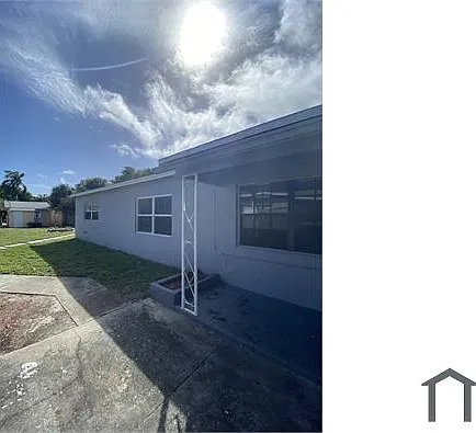 4 bed, 1084 sqft, $2,200 — Photo 2