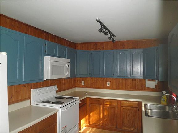 3rd image of 8420 Grandview Dr